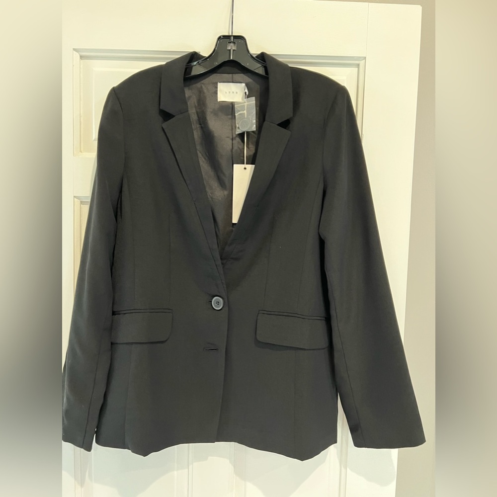 Lush black blazer.  Light weight and great fitting